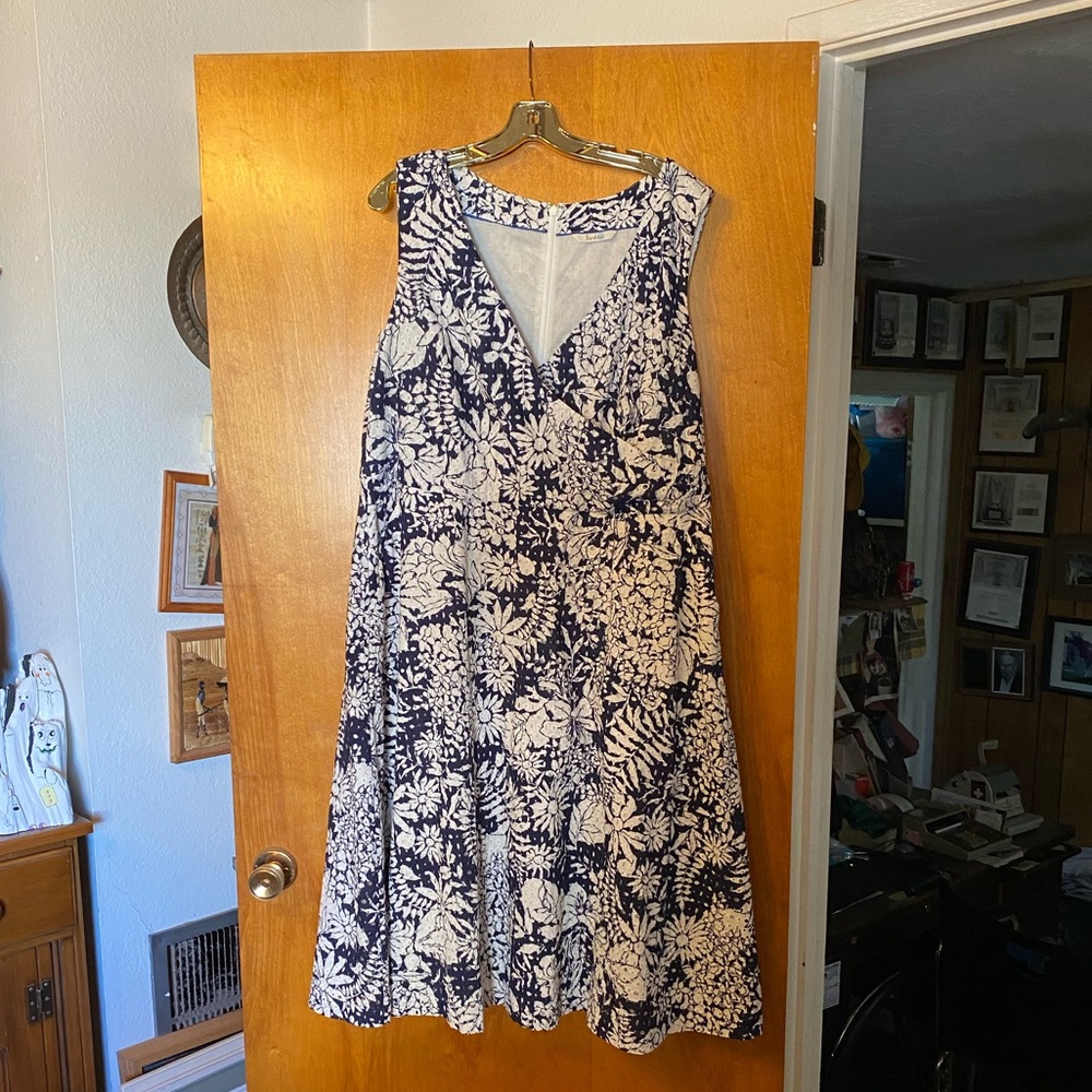 Boden Sleeveless Blue & White Eyelet Lace Dress.
